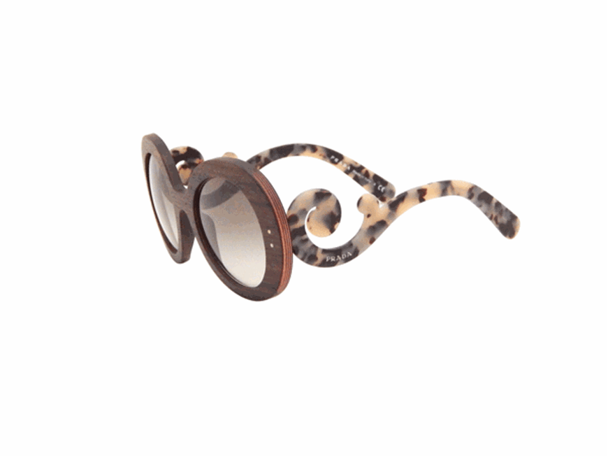 occhiale da sole in legno Prada Raw, il modello Prada SPR 27R col. UBT-0A7 Minimal Baroque