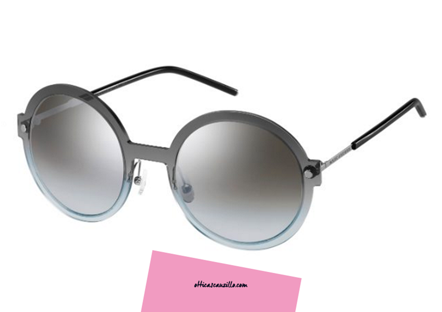Sunglasses Marc Jacobs 29 / S col. FRIDGE from the classic round shape. Glasses celluloid black thin and transparent shaded gray. A complete, mirrored lenses in gray and silver metal rods. Buy this fashion eyewear Marc Jacobs.