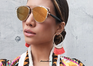 Sunglasses DIOR TECHNOLOGIC RHL83 gold from pantos form with a modern twist. Glasses with gold frame and perforated rods in black contrast. A complete, flat mirrored lenses gold. Treat yourself to a touch of style. Buy online sunglasses Dior Technologic gold.