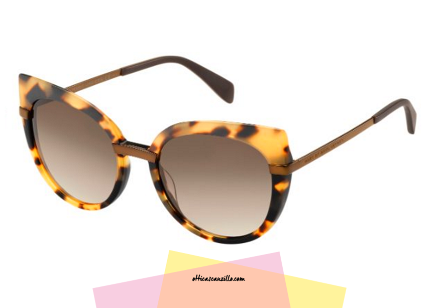 Sunglasses Marc by Marc Jacobs MMJ 489 col. LQWJD the perfect vintage cat form. Glasses celluloid light havana with contrasting brown lenses. Glasses of Italian design with rods and metal bridge contrasting bronze. Accessory from glamorous style suitable for any occasion. Discounted price.