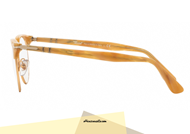 Nuova collezione New Icons occhiale da vista Persol PO8129 col.1046 con montatura in celluloide color avorio. A rendere unico questo occhiale, ponte in metallo color oro che si prolunga nella parte sottostante le lenti. Occhiale da vista dalla forma vintage tonda. Acquista questo occhiale da vista Persol PO8129, vedi il mondo con occhi diversi.