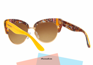 Новые солнечные очки собрания eyewear Dolce и Gabbana DG4277 полковник 30352L с желтой и внутренней Сицилийской телегой структуры целлулоида мультикрасят эффект. Очки с двойной структурой в позолоченных металлических и легких коричневых линзах градиента. Женский соучастник от формы бабочки который увеличивает изворотливый стиль.