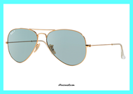 Sunglasses limited edition RayBan RB3025 col. 001 / 3R polarized by the classic aviator shape. This RayBan sunglasses with polarized light blue glass lenses is a limited edition of the historic drop RayBan sunglasses. Give yourself a classic sunglasses with a contemporary soul.