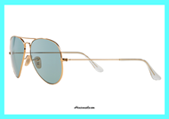 Sunglasses limited edition RayBan RB3025 col. 001 / 3R polarized by the classic aviator shape. This RayBan sunglasses with polarized light blue glass lenses is a limited edition of the historic drop RayBan sunglasses. Give yourself a classic sunglasses with a contemporary soul.