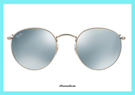 RayBan sunglasses RB3447 Round col. 019/30 with metal frame silver. RayBan sunglasses from the round shape with mirrored lenses in gray. Unisex accessory with a vintage style reinterpreted in a modern key. Purchase this sunglasses RayBan 3447, give yourself a modern eyewear.