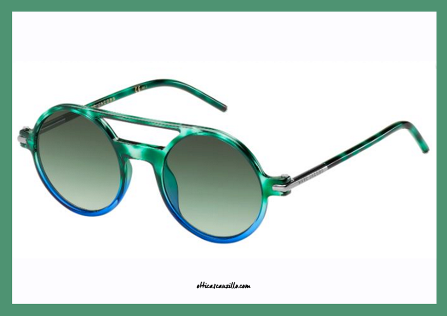 New eyewear collection sunglasses Marc Jacobs 45 / S col. TNTJ7 the shape perfectly round. Marc Jacobs glasses celluloid color gradient green havana in blue. Flat lenses in gray and green gradient. Unisex accessory contemporary style and modern design. Double bridge and silver accents on the temples, to complete.