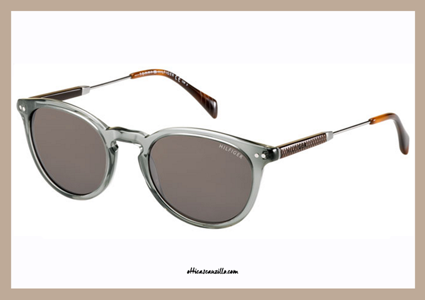 Sunglasses Tommy Hilfiger TH 1198S col. 5RO45 from the classic square shape. Glasses in gray transparent celluloid with full gray lenses. Unisex accessory from the soul classic and end it blends in perfectly with any style, from the casual to the most refined. Great attention to detail with ultra thin metal rod and inserts celluloid havana. 