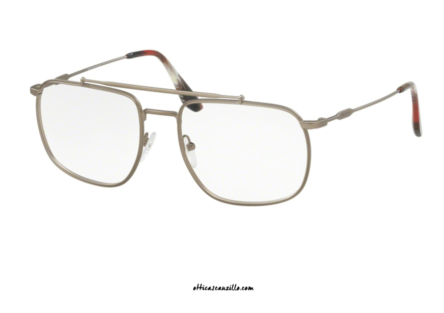 Eyeglasses Prada Journal PR 56UV col. VIX1O1. Ultra slim metal frame with double deck square front, in titanium finish. Engraved Prada logo on the rods with streaked brown acetate terminals. Distinguish from the mass. Buy your Prada Journal PR 56UV eyeglasses online.