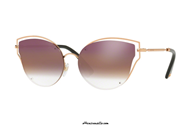 Sunglasses Valentino VA2015 col. 3004E7. Valentino sunglasses with rose gold metal frame and pink mirrored lenses with triple gradient. The great attention to detail can be seen on the black celluloid rod ends with applied studs. Shock them all, buy now your new sunglasses Valentino VA2015 rose gold.