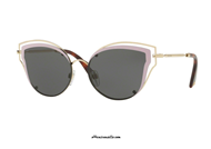 Sunglasses Valentino VA2015 col. 300387. Valentino sunglasses with gold metal frame and smoke lenses with pink contour. The great attention to detail can be seen on the havana celluloid rod ends with applied studs. Shock them all, buy now your new sunglasses Valentino VA2015 gold.