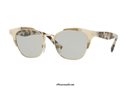 Sunglasses Valentino VA4027 col. 506487. Vintage style and elaborate shapes make this Valentino sunglasses a truly unique piece. The interwoven motifs stand out on the front made of gold metal and ivory celluloid, combined with ivory havana temples and light gray lenses. Choose to dare, buy now your new sunglasses Valentino VA4026 col. 506487.