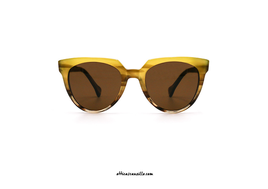 Saturnino Eyewear Wes col. 4 yellow sunglasses. Modern style suitable for every look for this eyewear characterized by the wide, butterfly shape, yellow celluloid frame with brown streaks on the front and brown lenses to complete. Wear now your new Saturnino Eyewear Wes col. 4 yellow sunglasses, buy it now.