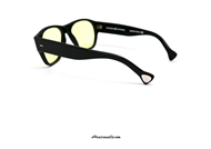 Saturnino Eyewear Hot col. 1 black sunglasses. Sunglasses with a unique and personal style suitable for those who want to dictate fashion instead of following it. Shiny black celluloid frame with yellow lenses. Buy online this Saturnino Eyewear Hot col. 1 black sunglasses.