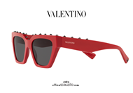 acquisto online Occhiale da sole con borchie Valentino VA4046 col. 511087 rosso su otticascauzillo.com 