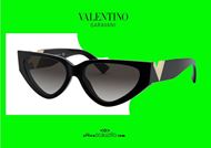 shop online Cat eye sunglasses Valentino VA4063 col. 50018G black otticascauzillo.com occhiale da sole a punta rettangolare stretto nero valentino
