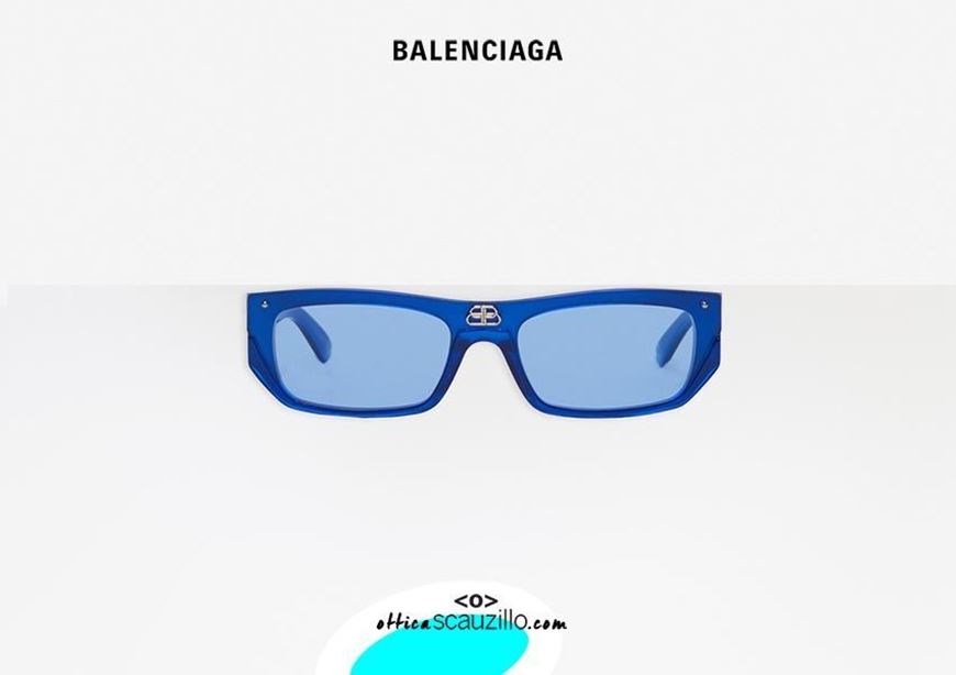 shop online New narrow rectangular sunglasses Balenciaga BB0080S col. 003 blue otticascauzillo acquisto online Nuovo occhiale da sole rettangolare stretto Balenciaga BB0080S col.003 blu con lenti a mascherina a sfioro sul frontale blu chiaro