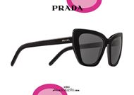 shop online New wraparound tip sunglasses PRADA SPR08V col. black otticascauzillo.com acquisto online Nuovo occhiale da sole a punta avvolgente PRADA SPR08V col. nero