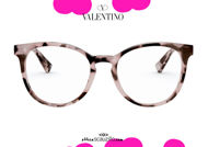 shop online new New eyeglasses with studded temple Valentino VA3046 col.5067 pink havana on otticascauzillo.com acquisto online Nuovo occhiale da vista con asta borchiata Valentino VA3046 col.5067 havana rosa 
