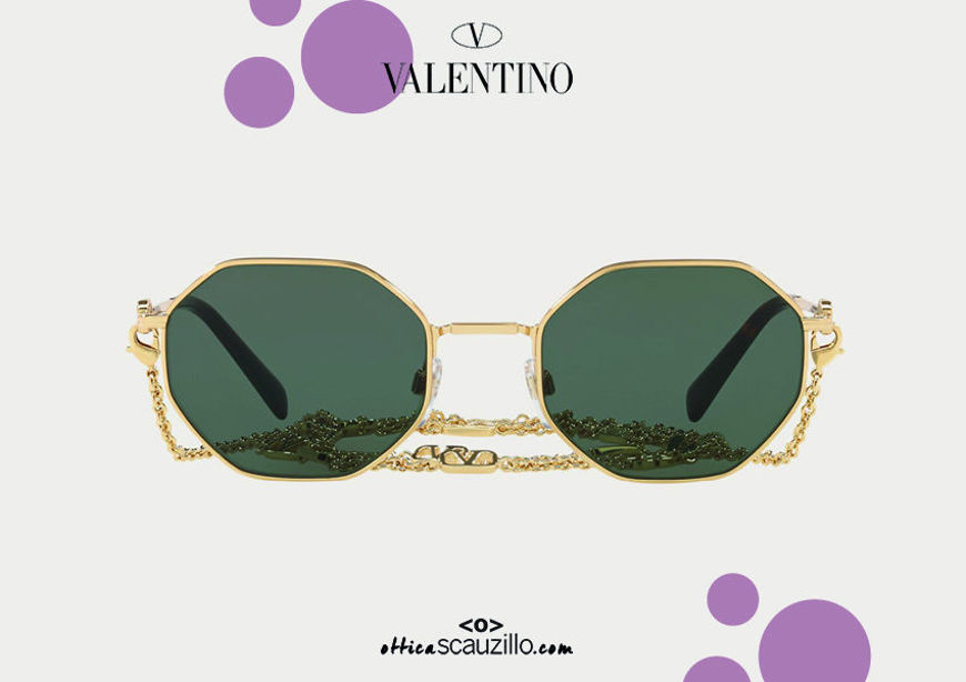 Round-frame sunglasses in green acetate with branded chain