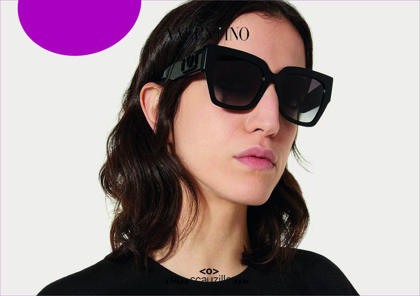 Square Sunglasses In Acetate Vlogo Signature Valentino Va 4082 Col 018 Black Occhiali 7755