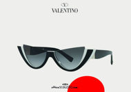 Acquista online su otticascauzillo.com il tuo nuovo occhiale da sole cat - eye in acetato con ROMAN STUD Valentino VA 4095 col. 09Z bianco / nero