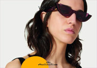 Acquista online su otticascauzillo.com il tuo nuovo occhiale da sole cat - eye in acetato con ROMAN STUD Valentino VA 4095 col. 09Y havana / bordeaux