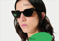 Acquista online su otticascauzillo.com il tuo nuovo occhiale da sole cat - eye in acetato Valentino VA 4092 col. 021 havana / verde