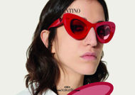 Acquista online su otticascauzillo.com il tuo nuovo occhiale da sole cat - eye in acetato VLOGO SIGNATURE Valentino VA 4090 col. 71K rosso