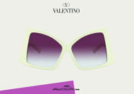 Acquista online su otticascauzillo.com il tuo nuovo occhiale da sole butterfly in acetato con ROMAN STUD Valentino VA 4091 col. 71Z - avorio