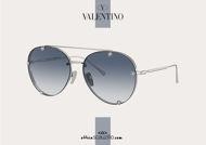  Acquista online su otticascauzillo.com il tuo nuovo occhiale da sole aviator in metallo con cristalli Valentino VA 2045 col. 71T argento/blu sfumato