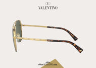 Acquista online su otticascauzillo.com il tuo nuovo occhiale da sole aviator in metallo STUD Valentino VA 2047 col. 266 oro/verde