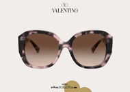 Acquista online su otticascauzillo.com il tuo nuovo occhiale da sole squadrato in acetato VLOGO SIGNATURE Valentino VA 4079 col. 30E havana