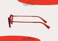 Acquisto online su otticascauzillo.com nuovo occhiale da sole a punta con strass Valentino VA2033 col. 05Z rosso