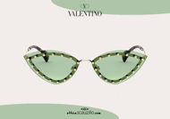 Acquisto online su otticascauzillo.com nuovo occhiale da sole a punta con strass Valentino VA2033 col. 05Y green