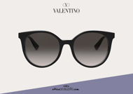 Acquista online su otticascauzillo.com il tuo nuovo occhiale da sole tondo in acetato con STUD Valentino VA 4069A col. 018 nero