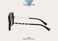 Acquista online su otticascauzillo.com il tuo nuovo occhiale da sole squadrato in acetato STUD Valentino VA 4072 col. 018 nero