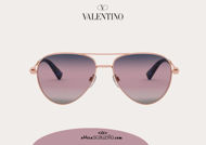 Acquista online su otticascauzillo.com il tuo nuovo occhiale da sole aviator in metallo con STUD Valentino VA 2034 col. 237 rosa