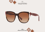  Acquista online su otticascauzillo.com il tuo nuovo occhiale da sole squadrato in acetato Valentino VA 4040A col. 020 testa di moro