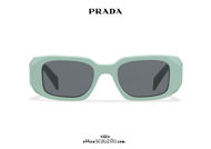 Acquista online su otticascauzillo.com il tuo nuovo occhiale da sole rettangolare stretto scultura PRADA Runway SPR 17W col. acqua