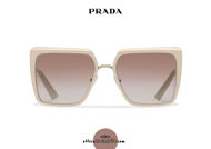 Acquista online su otticascauzillo.com il tuo nuovo occhiale da sole squadrato metallo oversize PRADA SPR 58W col. cipria e oro