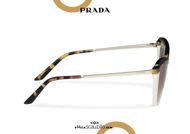 Acquista online su otticascauzillo.com il tuo nuovo occhialeda sole cat eye oversize acetato PRADA SPR 25X col. colore bianco + tartaruga media + nero