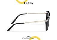 Acquista online su otticascauzillo.com il tuo nuovo occhiale da sole cat eye oversize acetato PRADA SPR 25X col. nero + bianco