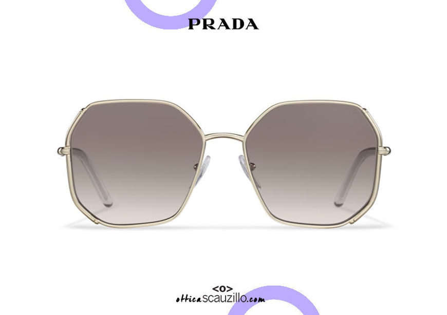 Acquista online su otticascauzillo.com il tuo nuovo occhiale da sole squadrato metallo oversize PRADA SPR 52W col. oro pallido