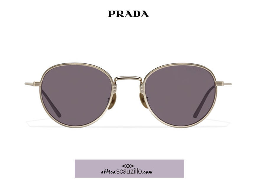 Acquista online su otticascauzillo.com il tuo nuovo occhiale da sole tondo metallo PRADA SPR 53W col. oro pallido lucido titanio