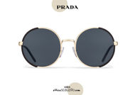  Acquista online su otticascauzillo.com il tuo nuovo occhiale da sole tondo metallo PRADA SPR 59X col. nero opaco + oro pallido
