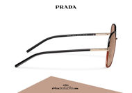 Acquista online su otticascauzillo.com il tuo nuovo occhiale da sole squadrato metallo PRADA SPR 67X col. nero + ruggine