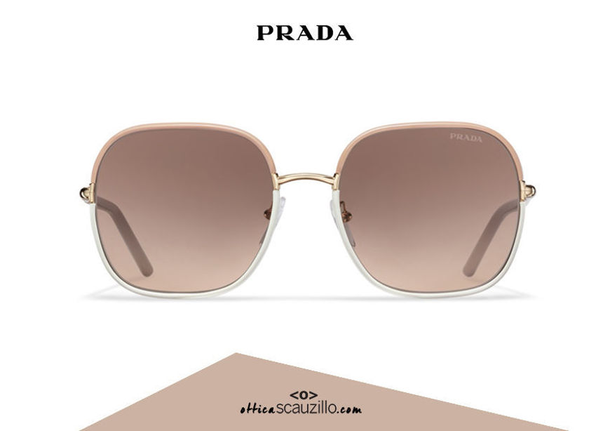 Acquista online su otticascauzillo.com il tuo nuovo occhiale da sole squadrato metallo PRADA SPR 67X col. cipria + bianco