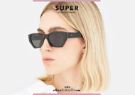 Acquista online su otticascauzillo.com il tuo nuovo occhiale sole squadrato RETRO SUPER FUTURE AMATA nero
