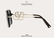 shop online new Oversized slim square sunglasses Valentino VA4101 logo col. 5001 black and gold on otticascauzillo.com acquisto online nuovo Occhiale da sole squadrato sottile oversize logo Valentino VA4101 col. 5001 nero e oro