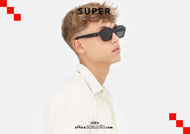 Acquista online su otticascauzillo.com il tuo nuovo occhiale da sole rettangolare stretto RETRO SUPER FUTURE POOCH nero